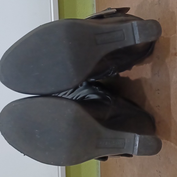 Union Bay Wmn's 7 Blk belt-strap mid heel boots - Picture 7 of 11